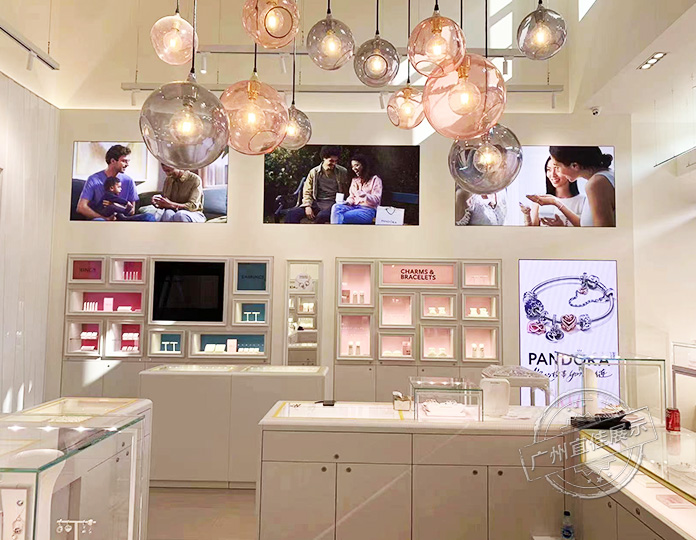潘多拉Pandora 珠寶展柜（奕歐來店）