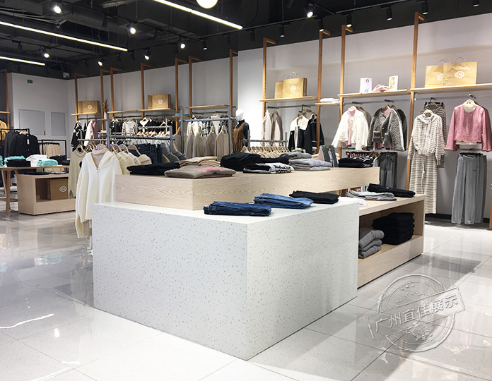 CA 服裝展柜（佛山寶港奧萊專賣店）