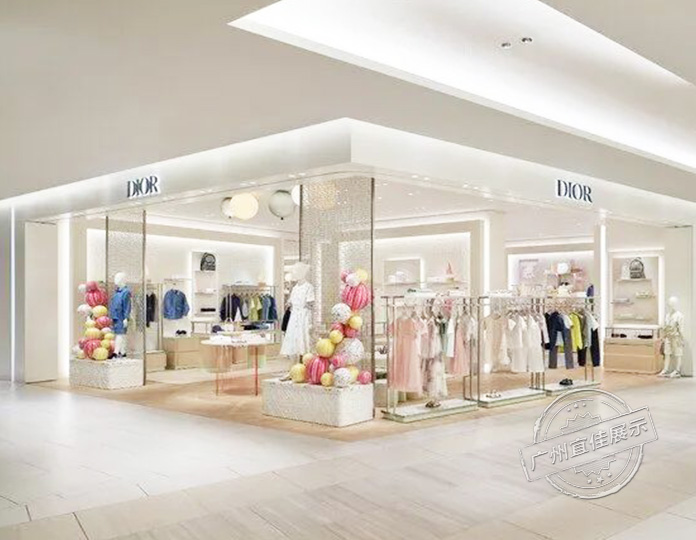 Baby Dior精品店 服裝展柜